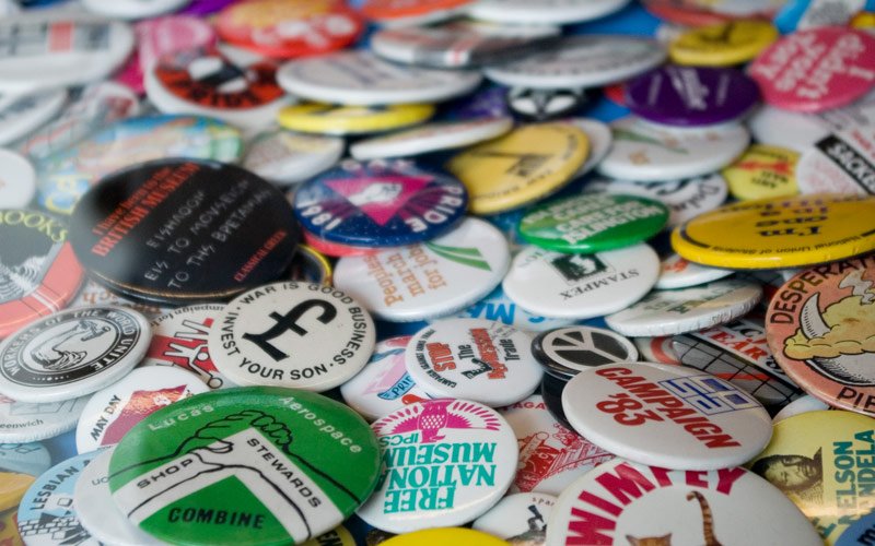 BADGES - BUTTONS